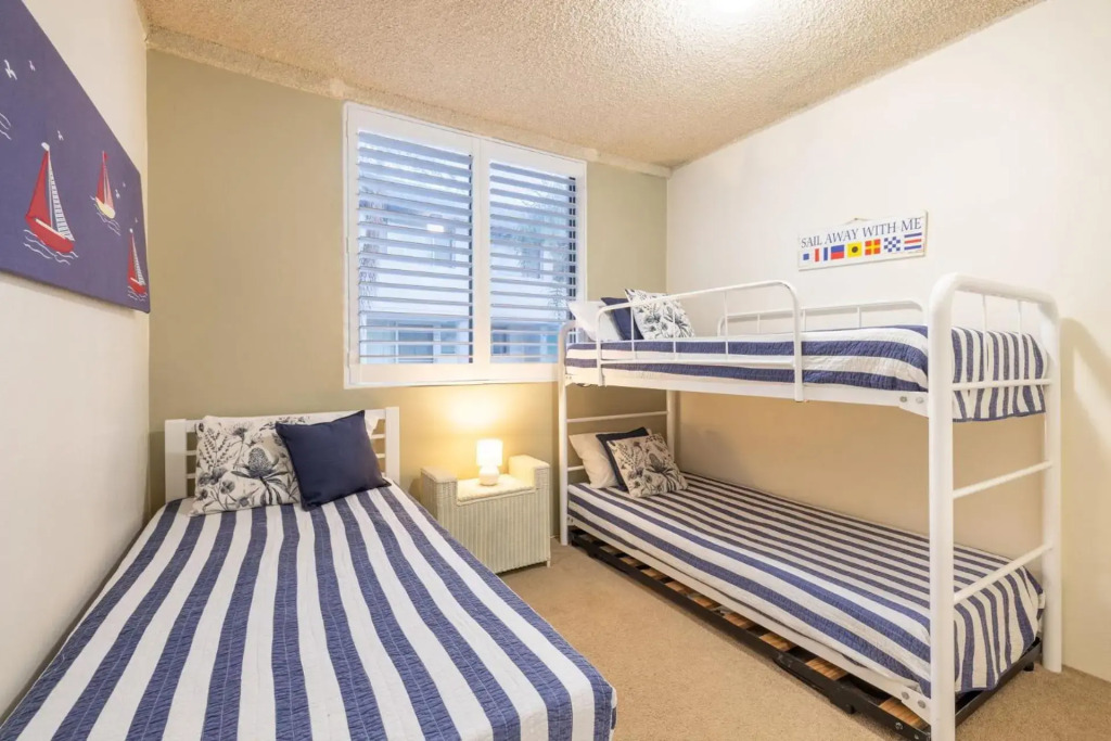 14 'The Dunes', 38 Marine Dr - Large Unit With Pool, Tennis Court And Directly Across From Fingal