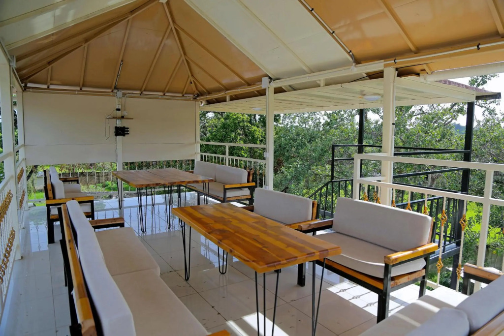 Troy Lodge