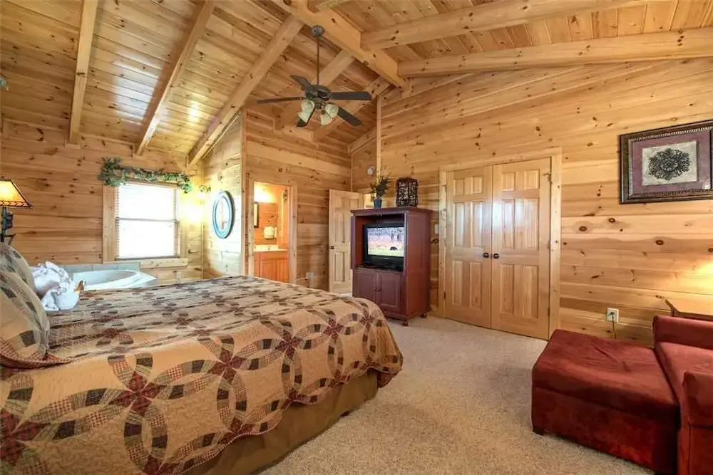 Serenity Peak 3 Bedroom Home with Hot Tub