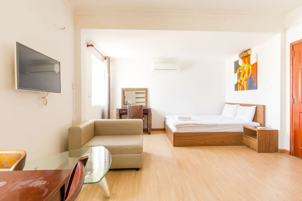 Qhome Saigon - Bui Thi Xuan