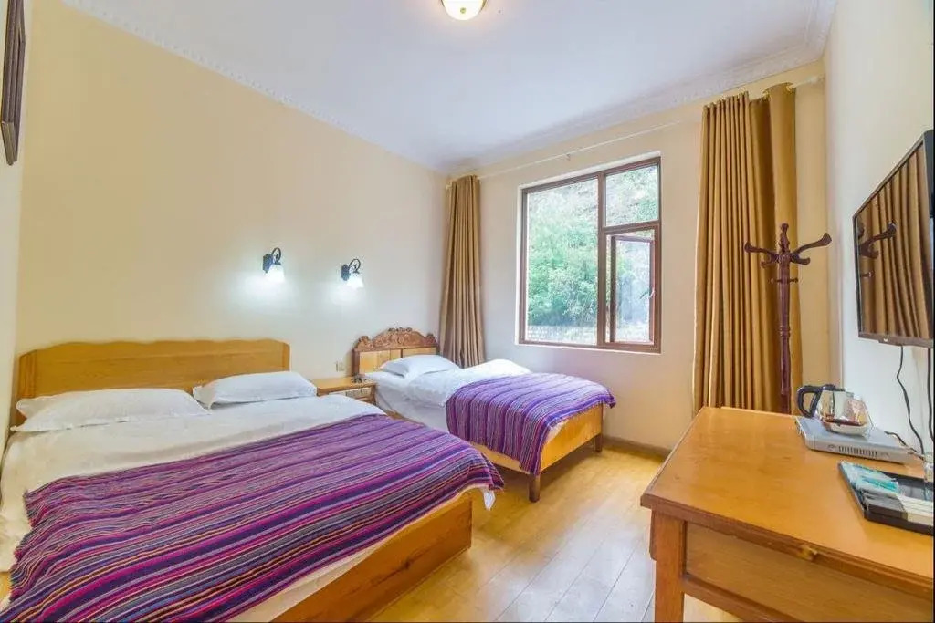 Tinas Youth Hostel