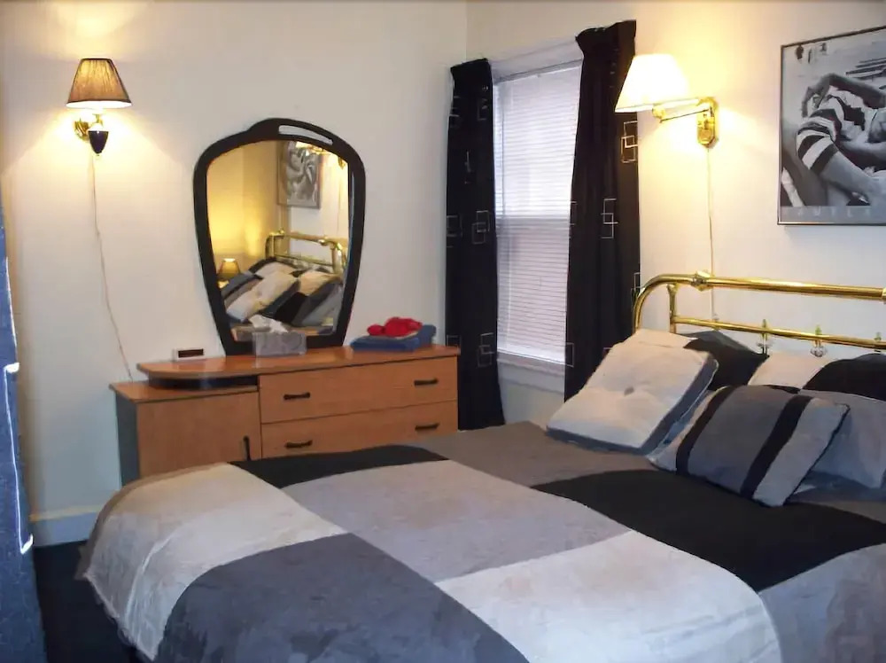 Niagara Falls Cottage Rental - Craig House