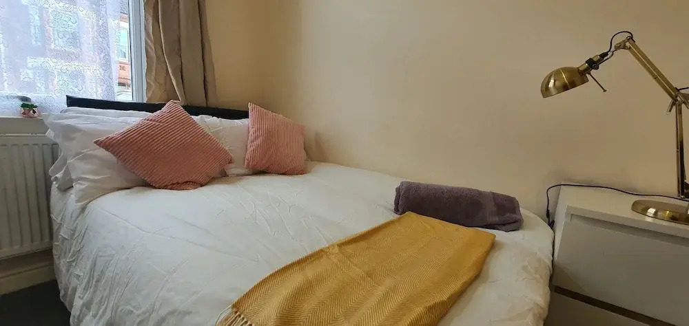 Room in Guest Room - Large Room Near Coventry City Centre