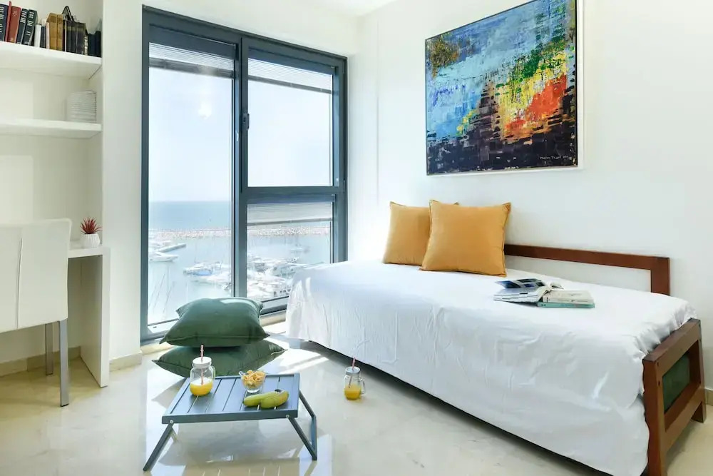 Deluxe 2 Bedroom Apartment in Herzylia