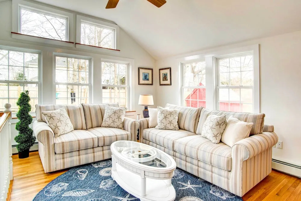 2 Mi to Beach: Walkable Coastal Gem in Hyannis