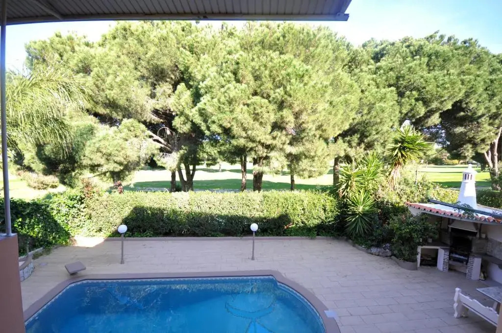 Spacious Retreat with Prime Location, Private pool, snooker, free AC Wifi
