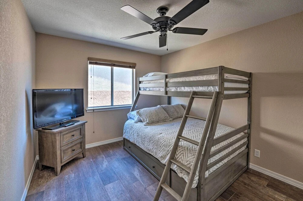 4 Mi to Lake Havasu: Home w/ Private Pool & Bbq!