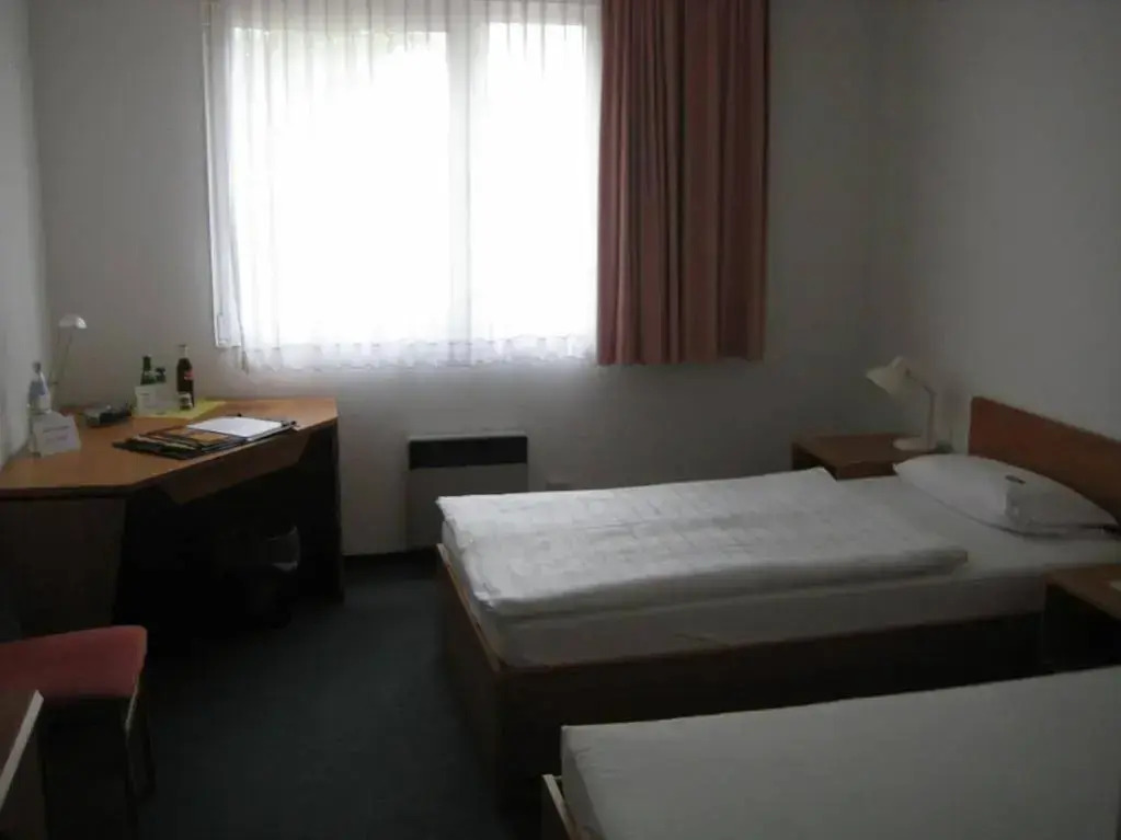 Hotel Café Galerie I Hannover-Garbsen I Free Parking