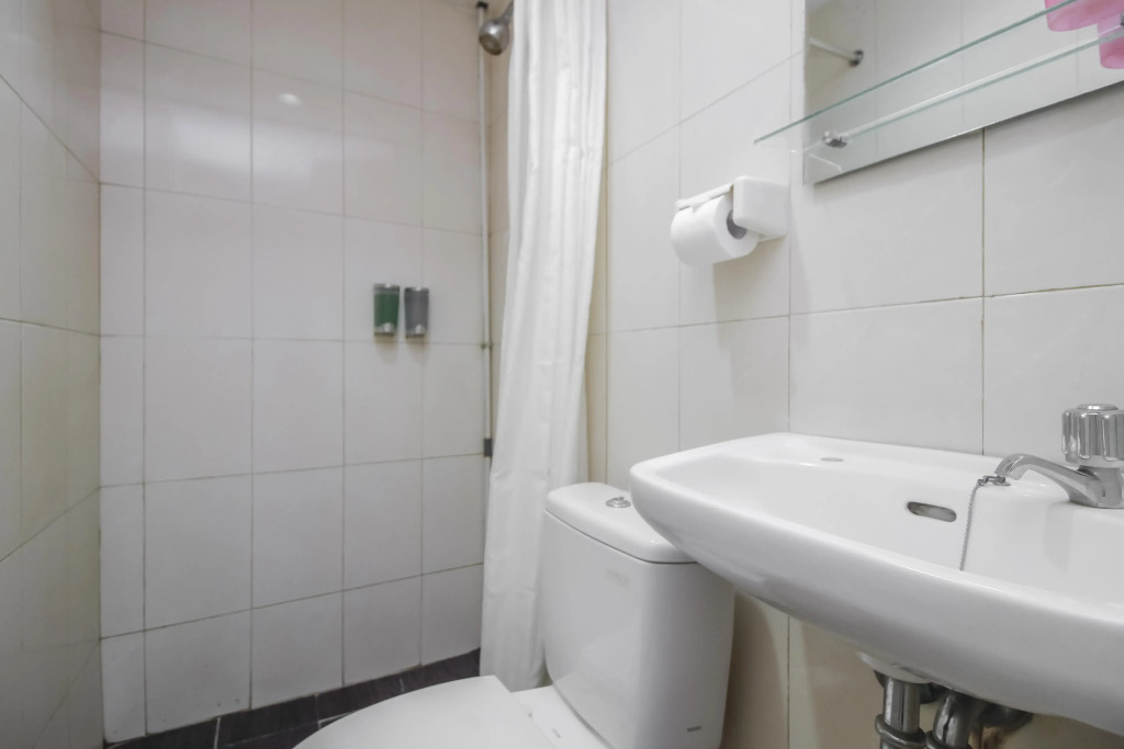 RedDoorz Plus near Galaxy Bekasi