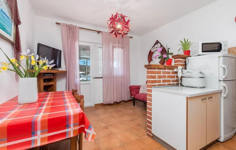 Awesome Apartment in Supetarska Draga With Wifi and 2 Bedrooms