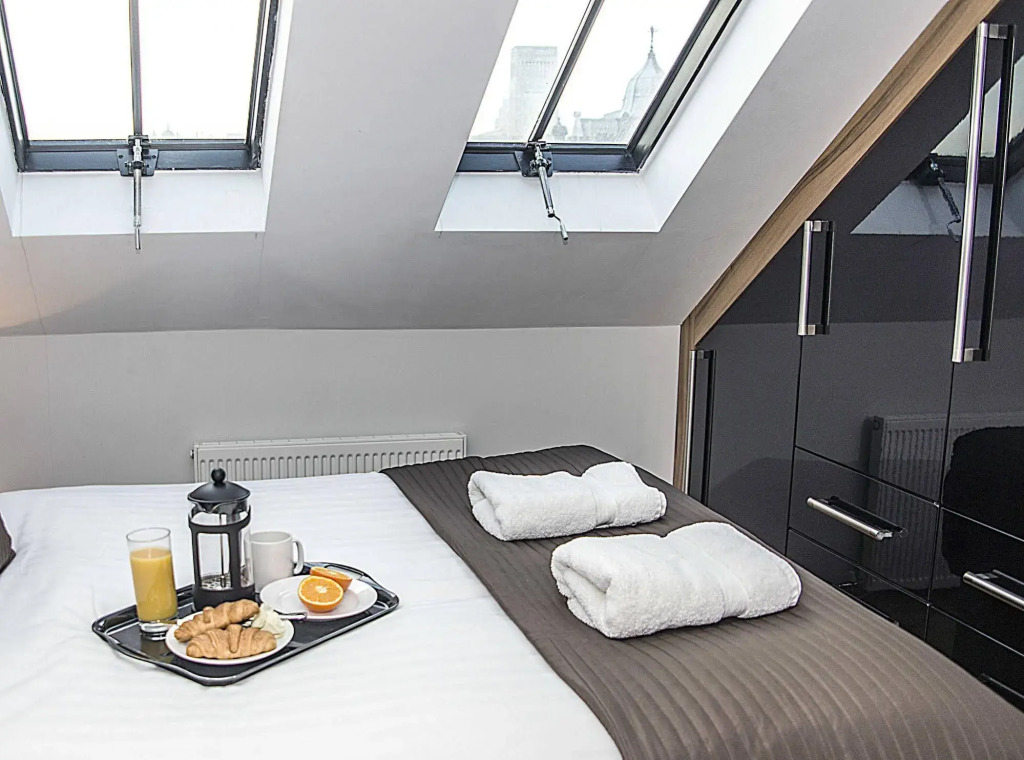 Base Serviced Apartments - Sir Thomas Street