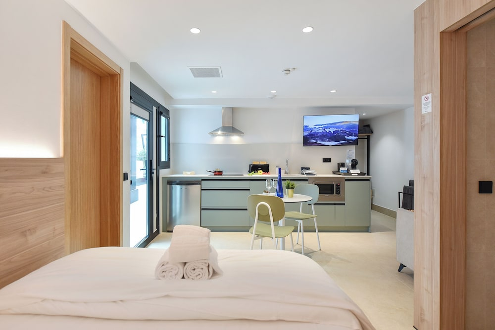 OH Suites Paseo de las Canteras 58