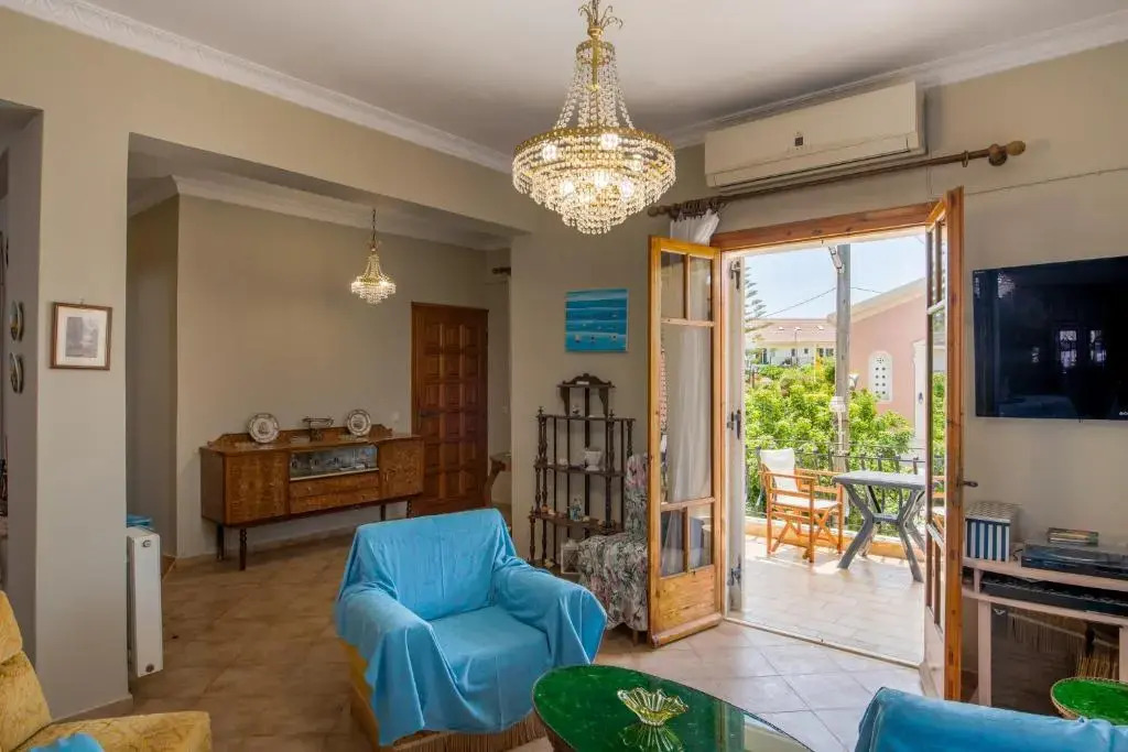 Traditional style 3 bedroom flat in Lixouri 6 guests