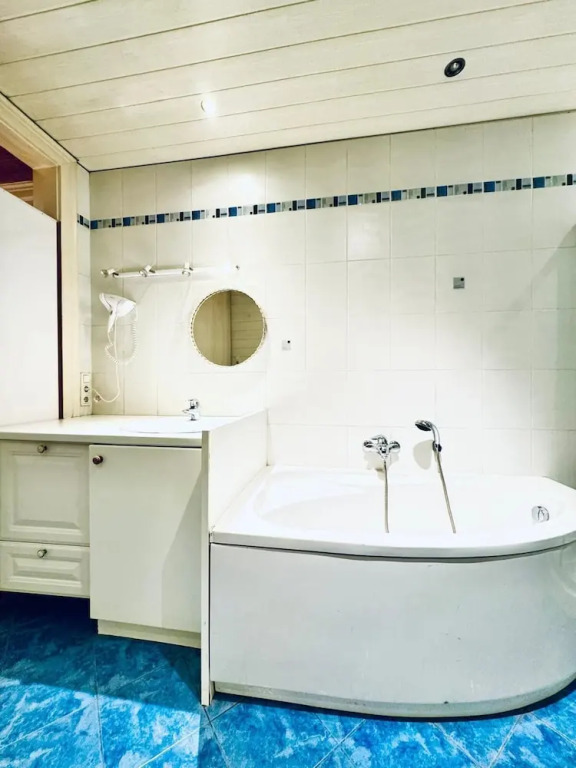 4BR Stay for up to 12 Near to FAC Platz