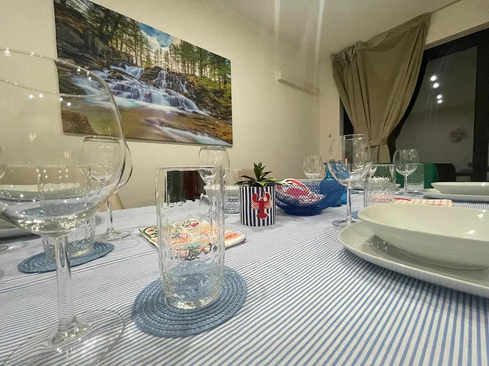 One Lux Stay Near Antwerp Central Grande Deluxe 3 Bedroom Suite
