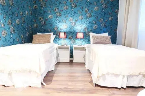 Hotel & Hostel 4 U