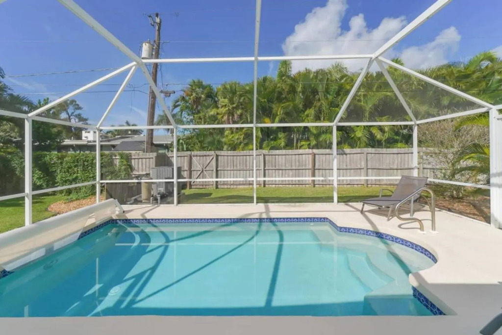 Heated Pool Home - Perfect Location - Walk to Beach, Restaurants and More