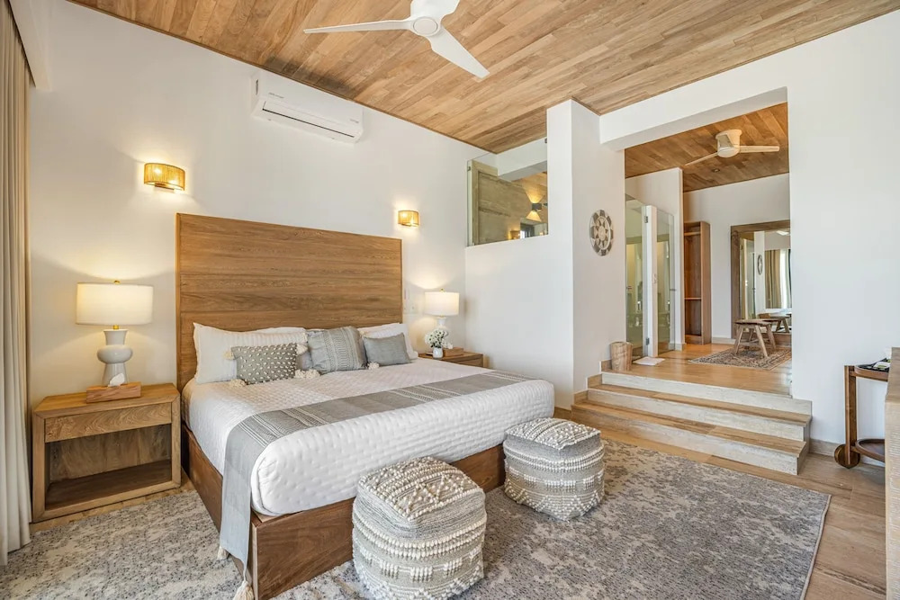 Private Careyeros Oceanfront Living