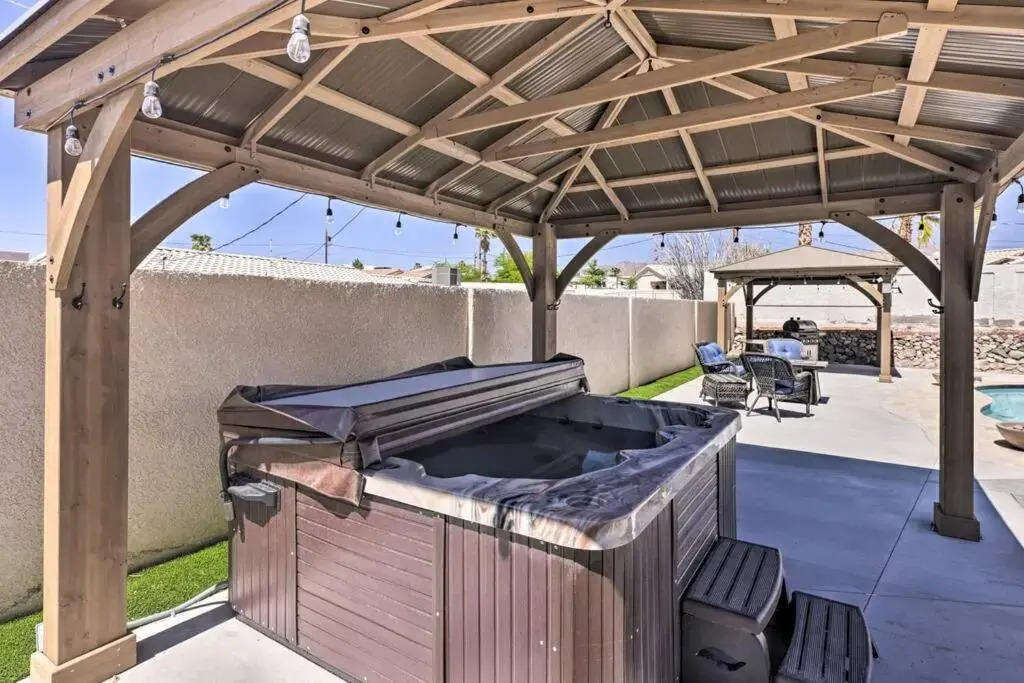 Havasu Haven w/ Pool, Spa, & Firepit