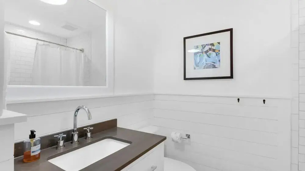 Spacious 3b/3b, Sleeps 6, Lakeview, Beach Access!