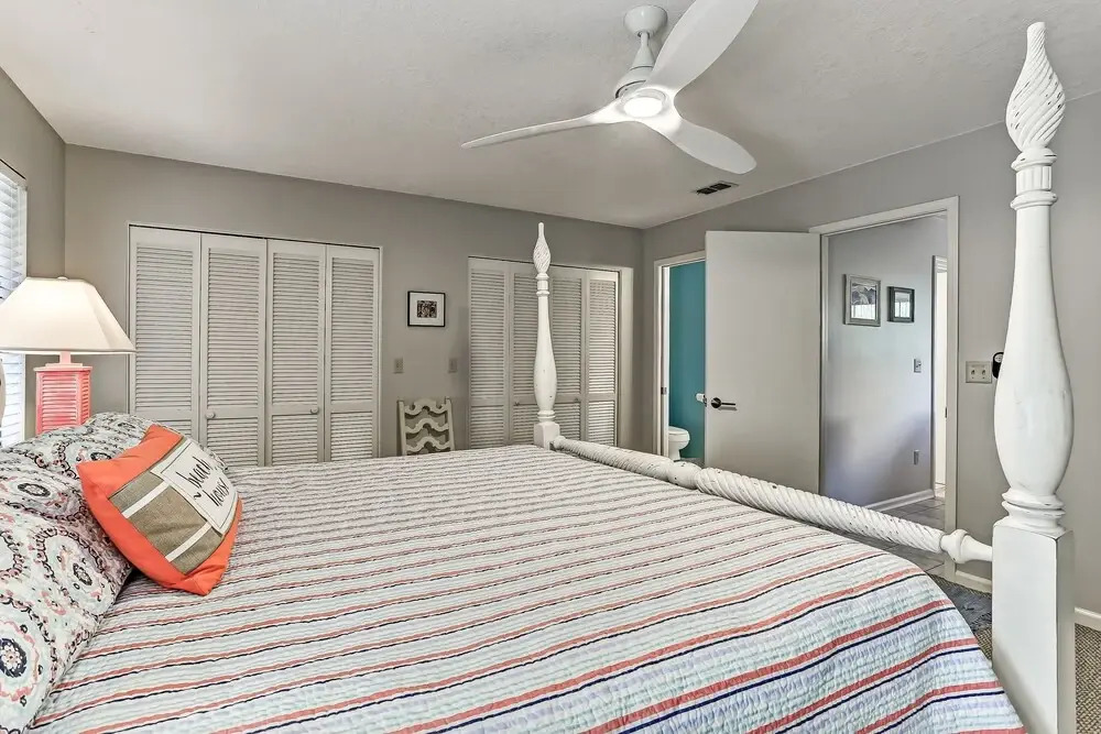 Secluded Cottage Like Home Close to Beach Access and One Street Away From Ocean by Redawning