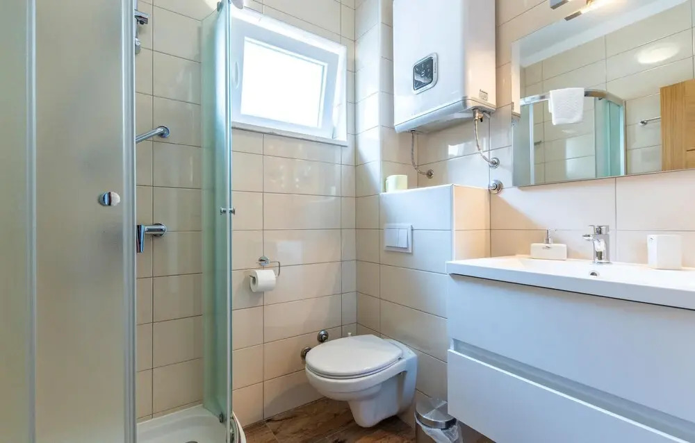 Beautiful Home In Mravince With Sauna