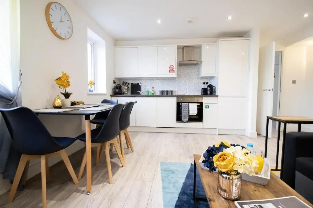 Highfield Apartment by Southwest Rooms - Free Netflix and Parking