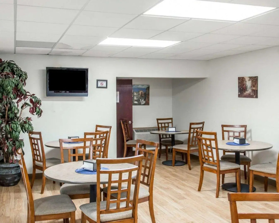Regency Inn And Suites