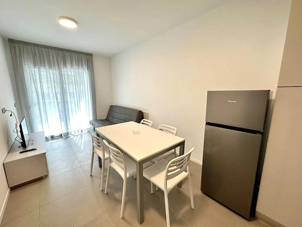 400m Beach Apartment With Pool