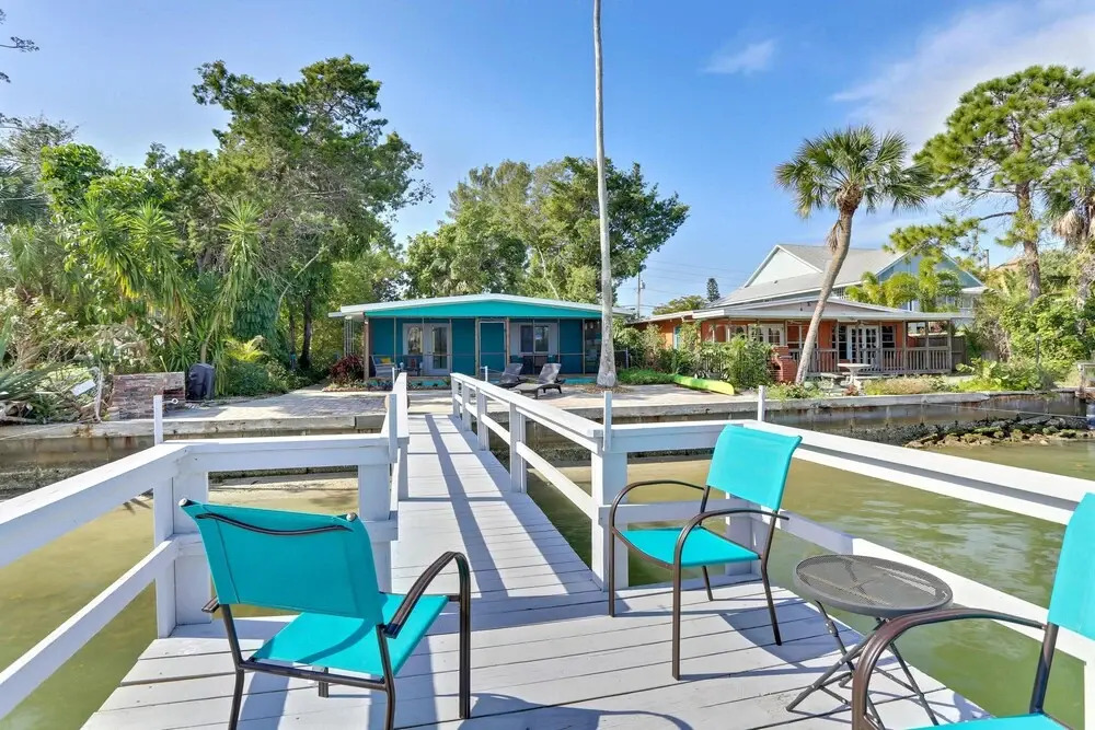 Bay Front Duplex 1br, Fishing Dock - Walk to Beach!