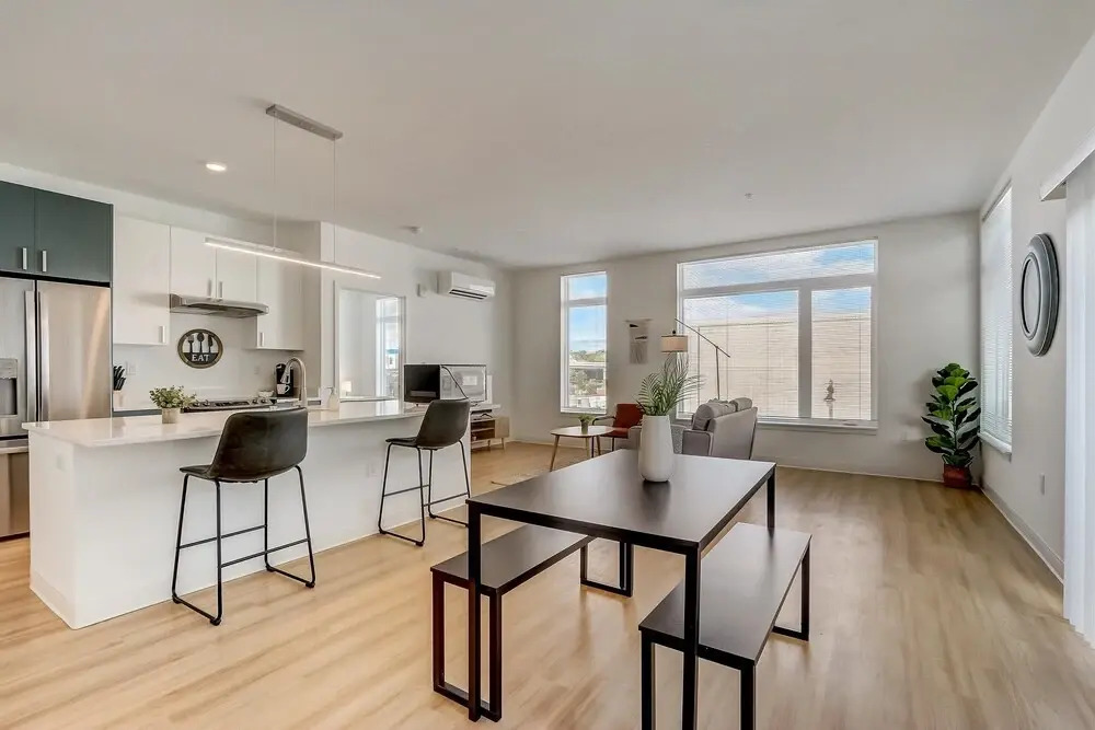 Frontdesk 2 BR Apt Near American Family Field