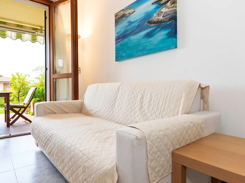 Apartment in Lazise With Lake View & Pool
