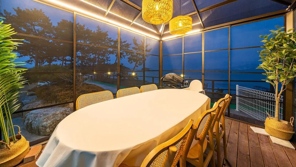 Yeosu Hi Mom Kids Family Pension Black
