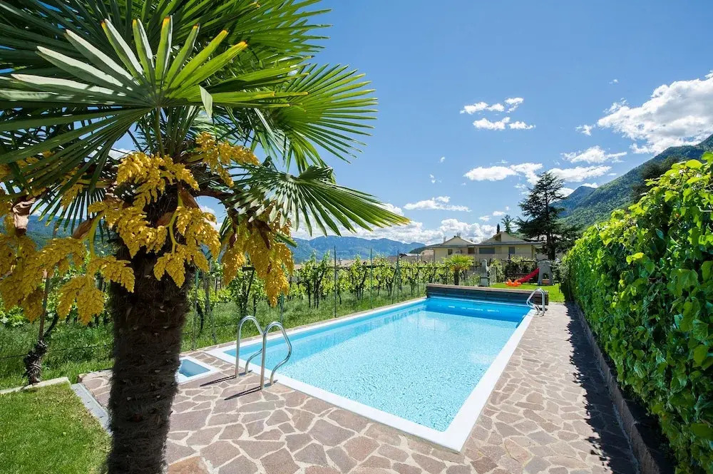 Haus Gregori Modern & Central Stay in Vineyard with Rooftop & Served Breakfast