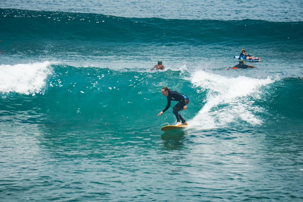 Surf & Party - Hostel Somewhere Else