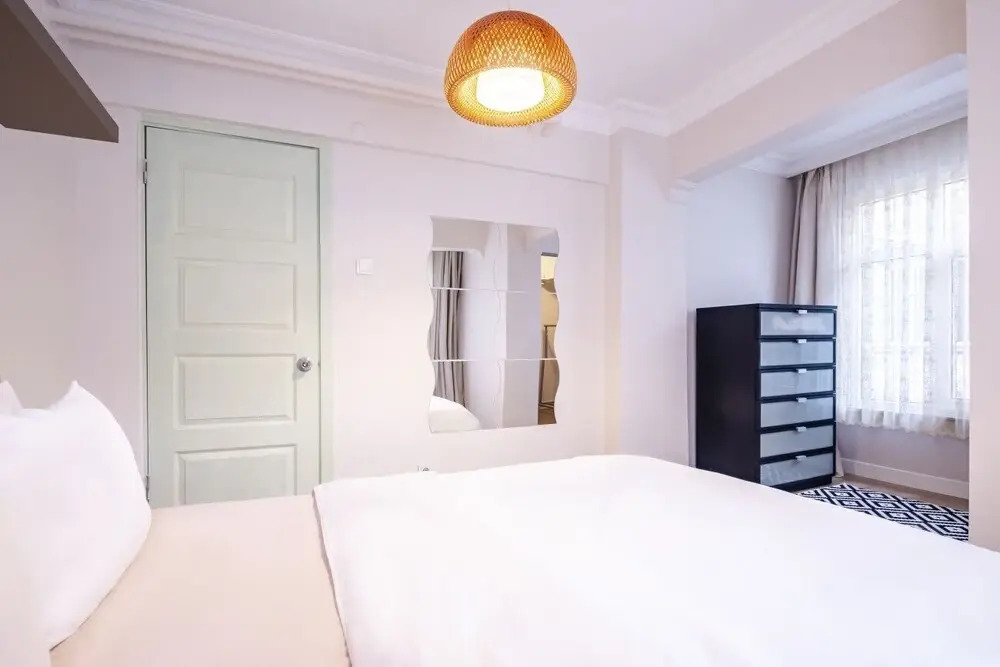 Vibrant Flat Close to Zorlu Center With Backyard