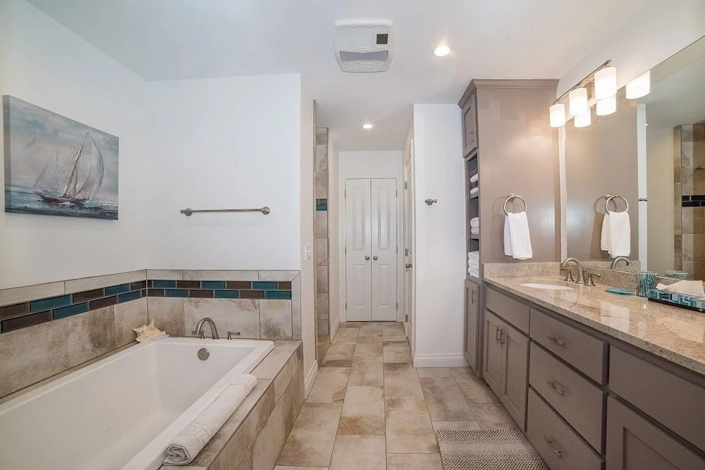 Anchorage Haus 3 Bedroom Home by RedAwning
