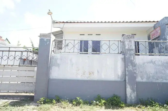 OYO Life 92991 Kost Amantu 2