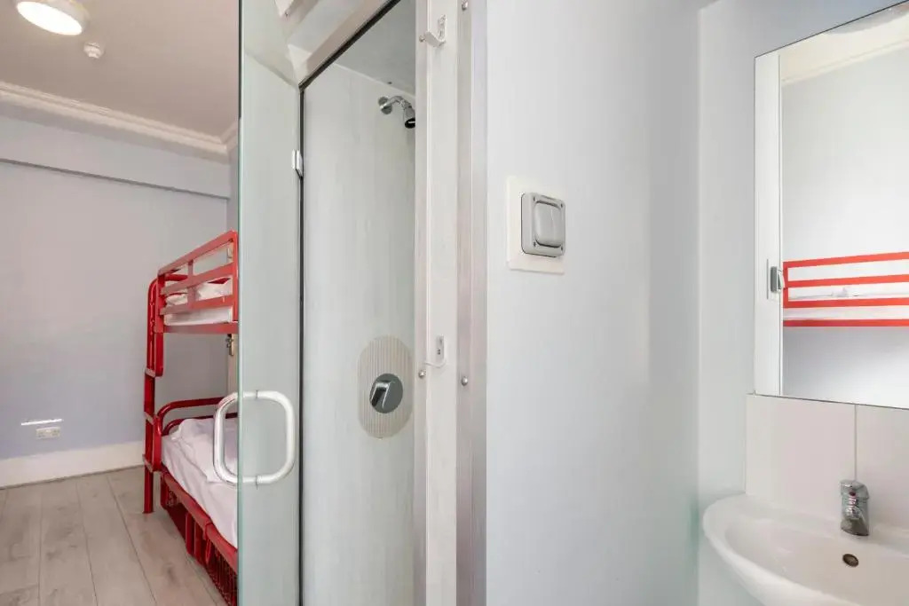 Astor Victoria Hostel
