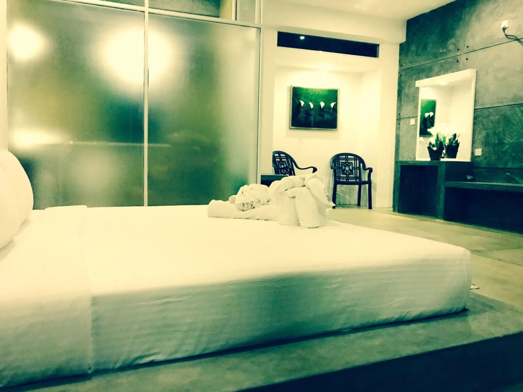 8 Plus Motels