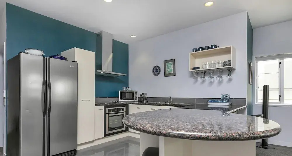 QV Executive Penthouse with Parking - 782