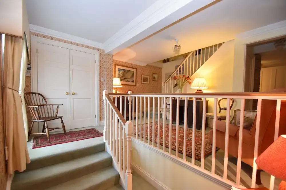 Whitefriars, Rye - central location with parking for 3 cars - large family home