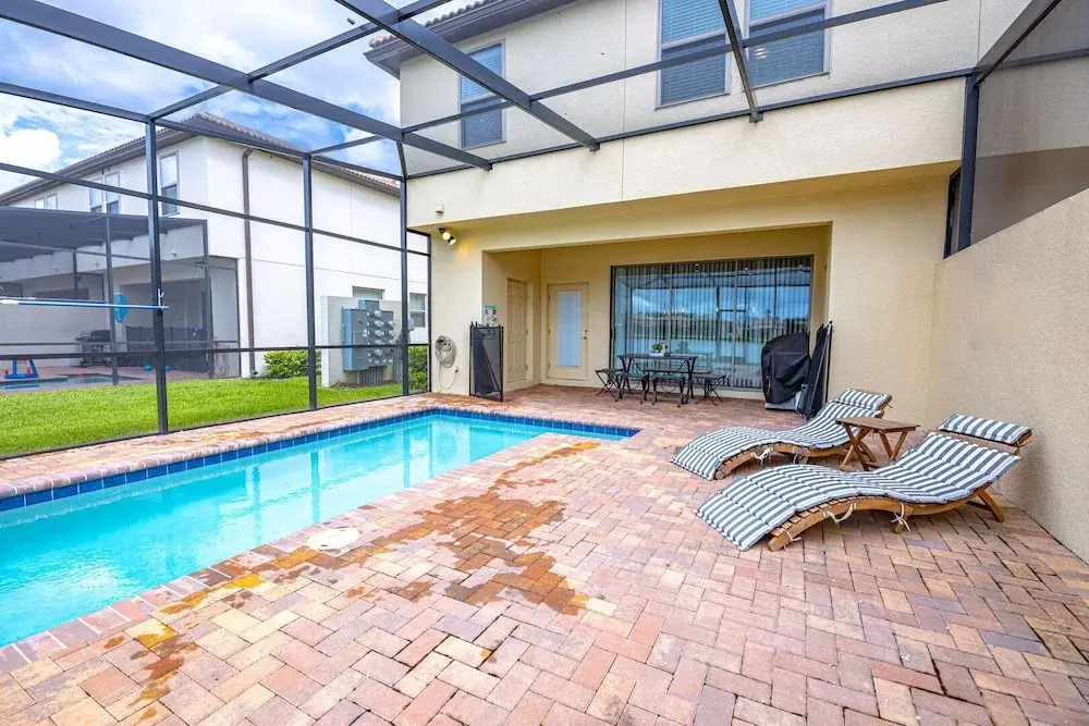 Amazing New TownHome 5 Bdr 4,5 Bath with Pvt Pool and Access to Clubhouse,15min from Disney