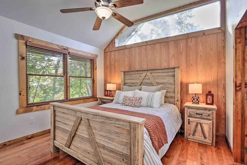 Deck & Hot Tub: Mtn-view Gatlinburg Cabin