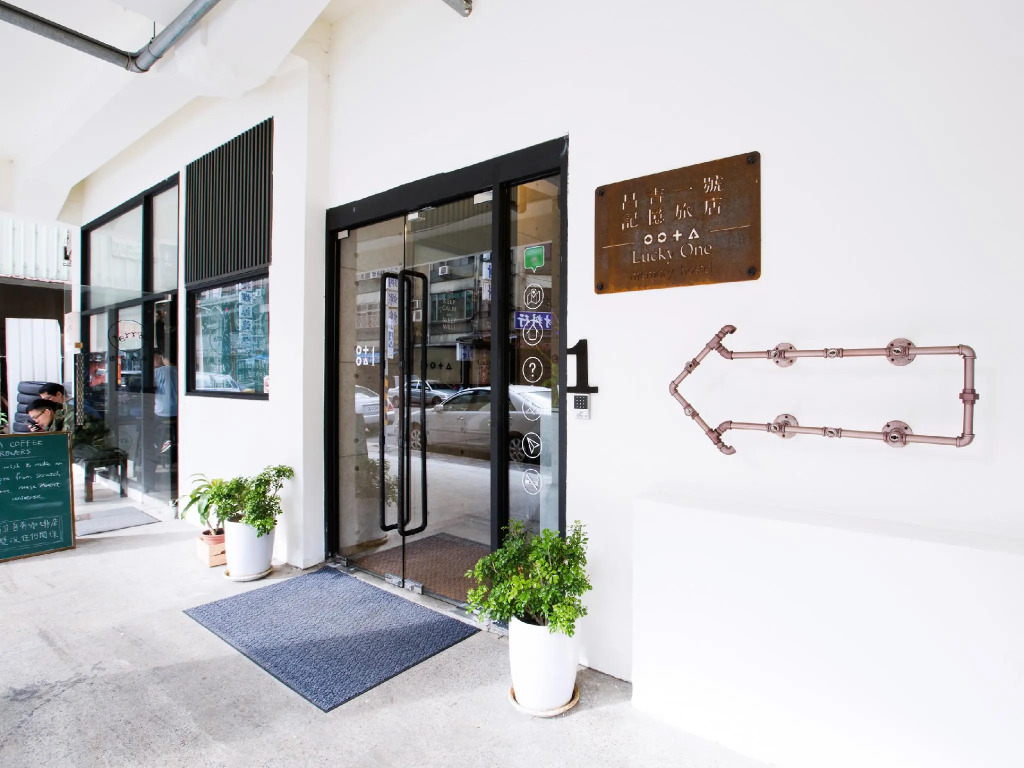 Lucky One Hostel