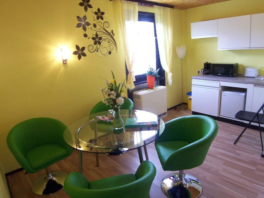 Ferienhaus-Hotel "Zur Grünen Oase"