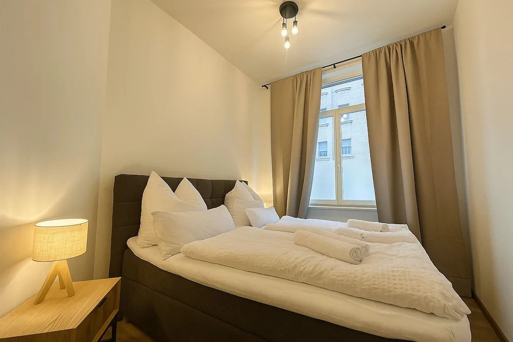 170m2 Apartment bis zu 15 P. 1min UBahn