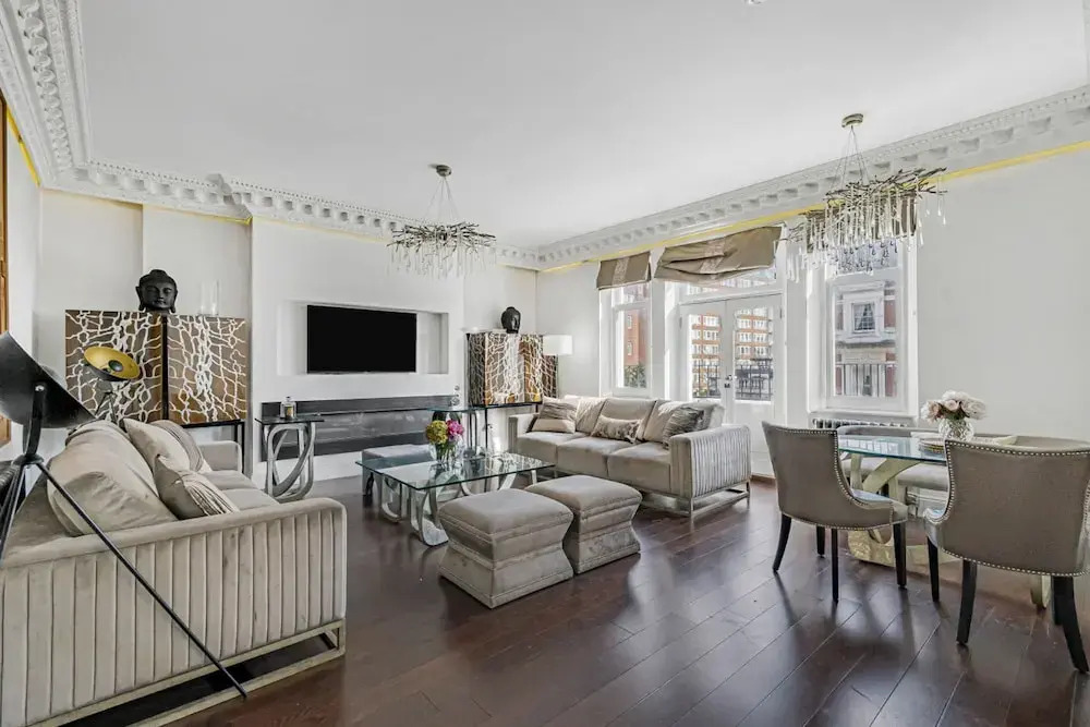 Royal Residence - Steps Away From Hyde Park