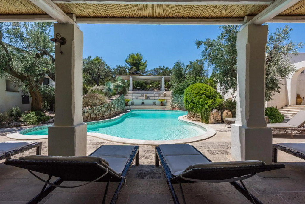 Romantic Flat with Pool