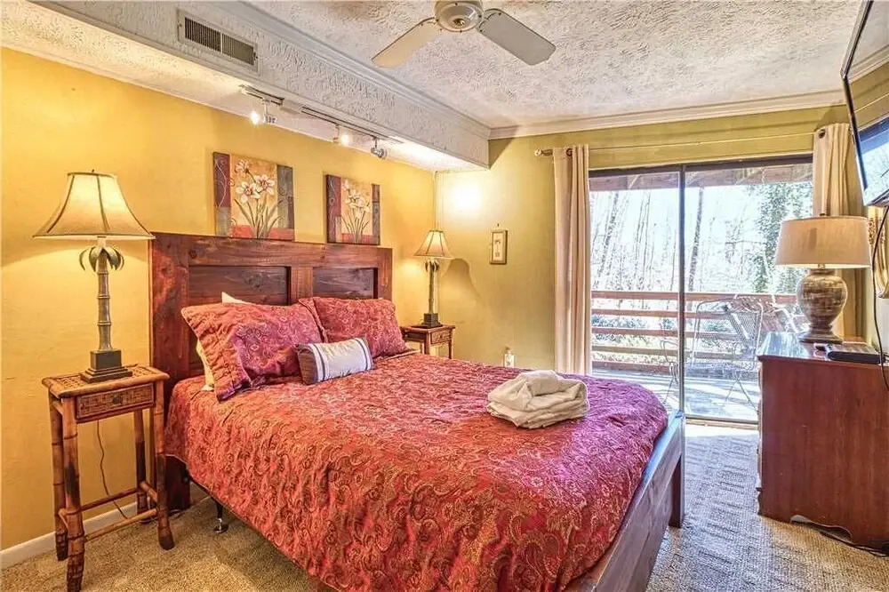 Creekside, 4 Bedrooms, Pool Access, WiFi, Fireplace, Sleeps 10